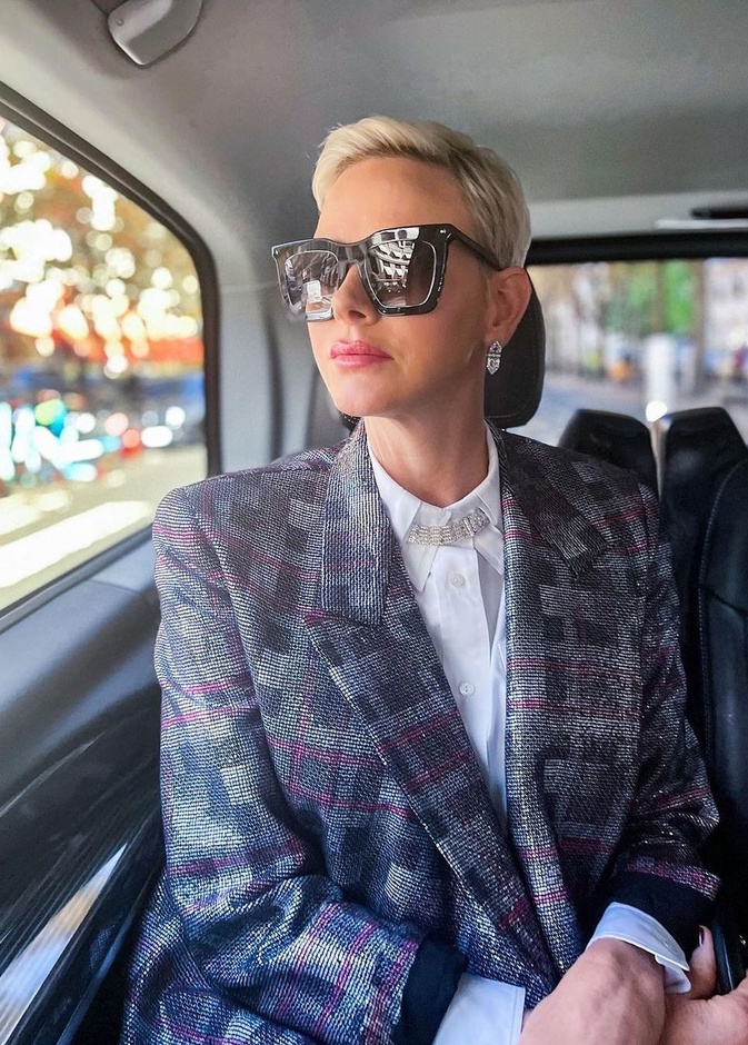 الأميرة تشارلين تنضم إلى المشاهير في عرض أزياء لوي فويتون