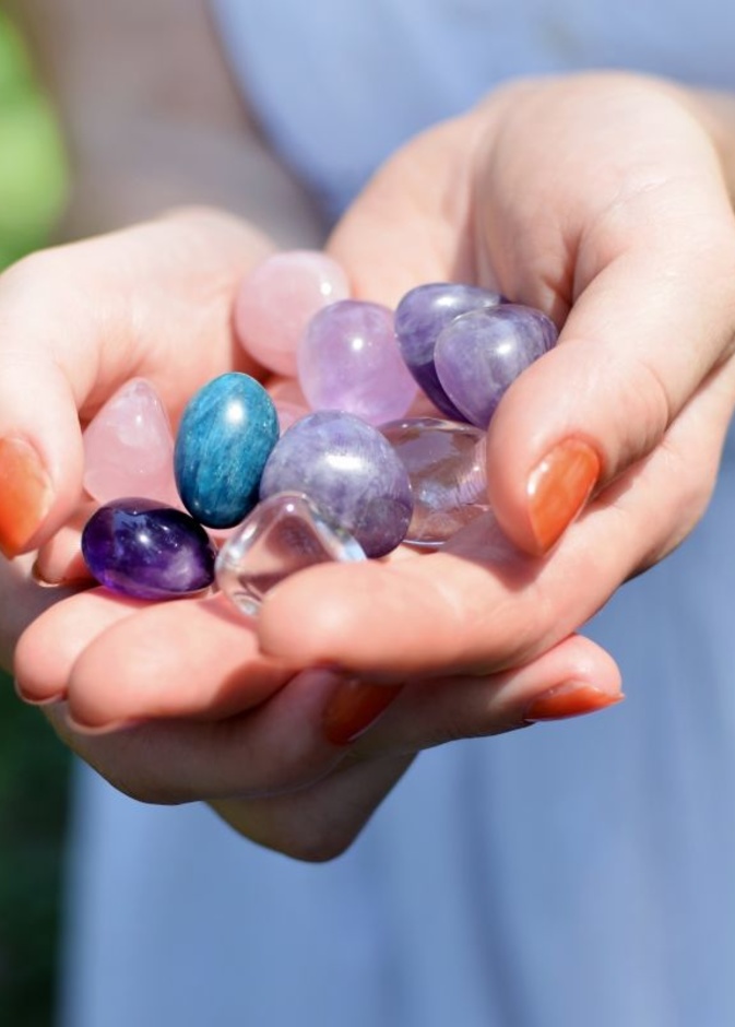 لمواليد برج الميزان: اكتشفوا الأحجار الكريمة المناسبة وفوائدها