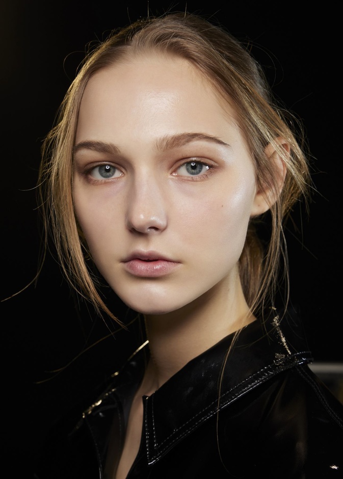 خطوات طبيعية منزلية للعناية بالبشرة للحصول على إطلالة مشرقة