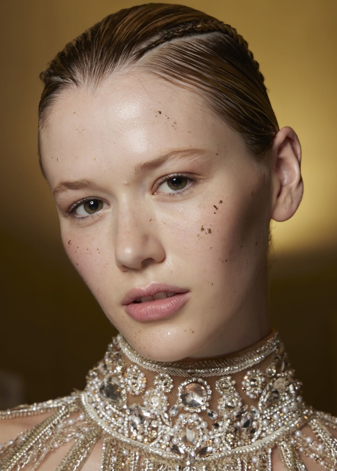 علاجات طبيعية للتخلص من الكلف والبقع الداكنة على البشرة