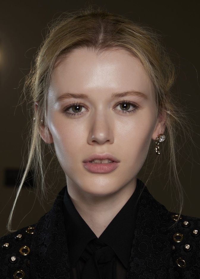 كيفية عمل مرطب طبيعي للشفايف والحصول على شفاه ناعمة