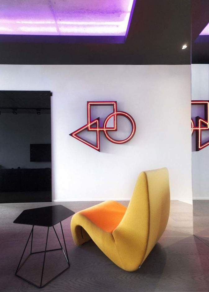 إضاءة نيون ملونة لديكورات منزل عصري