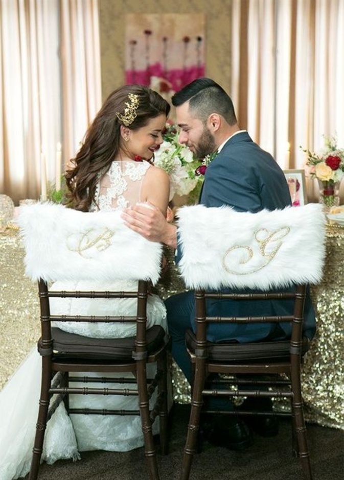 افكار مميزة لديكور زفاف شتوي بالفرو الأبيض