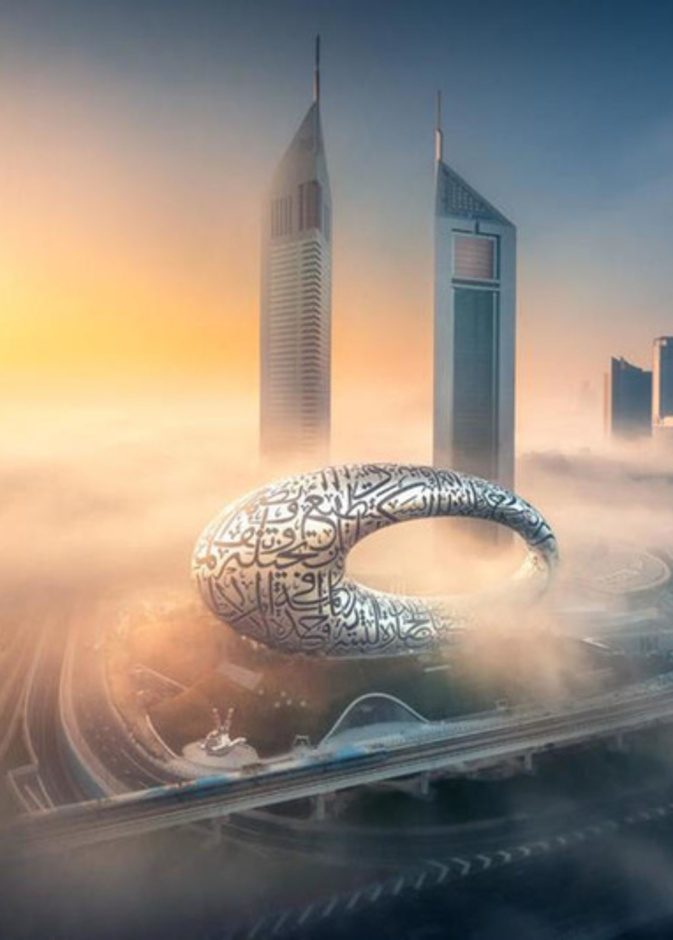 الشمس ومتحف دبي المستقبل في لقطة ساحرة