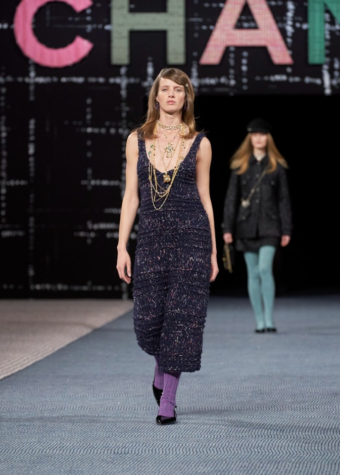 أفكار إطلالات لتتألقي بأسلوب مولودة برج العقرب