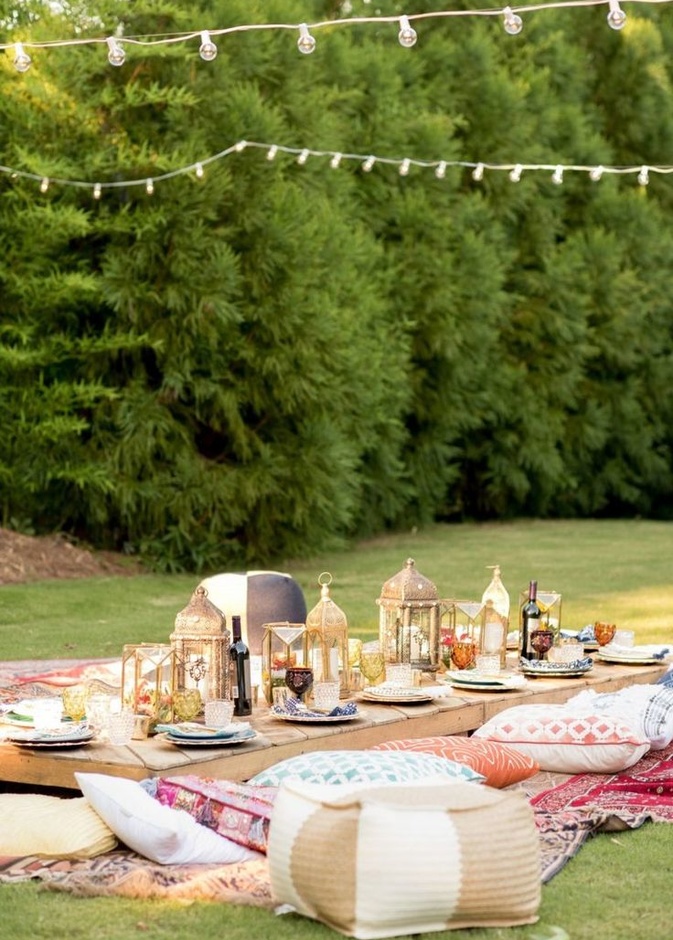 الفوانيس تنير الجلسات الخارجية