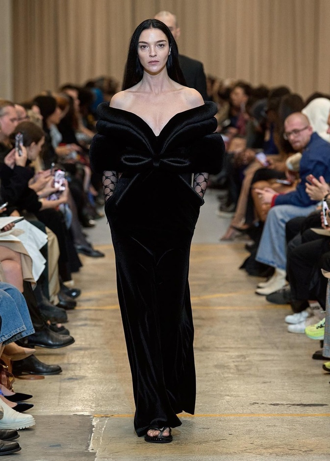 هل اختفت اللوغومانيا عن إطلالات خريف وشتاء 2022-2023