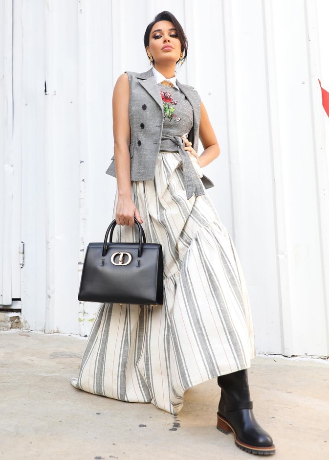 موديلات حقائب يد باللون الأسود مستوحاة من اطلالات النجمات 