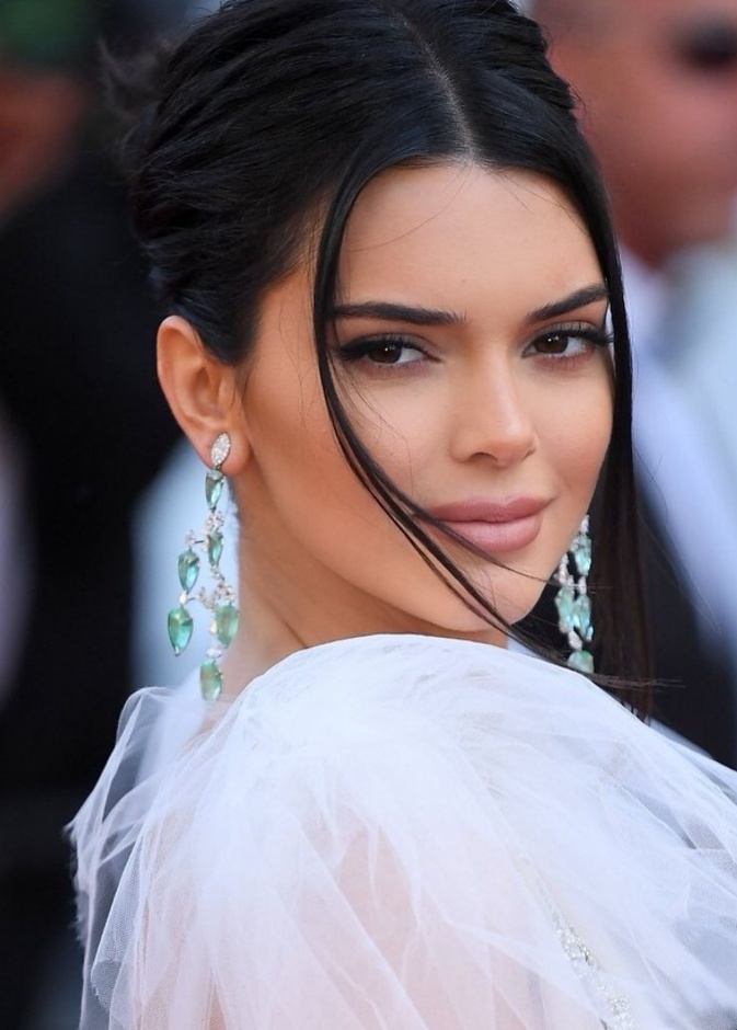 نصائح ذهبية لبشرة نضرة ومُتألقة على غرار عارضة الأزياء كيندال جينر