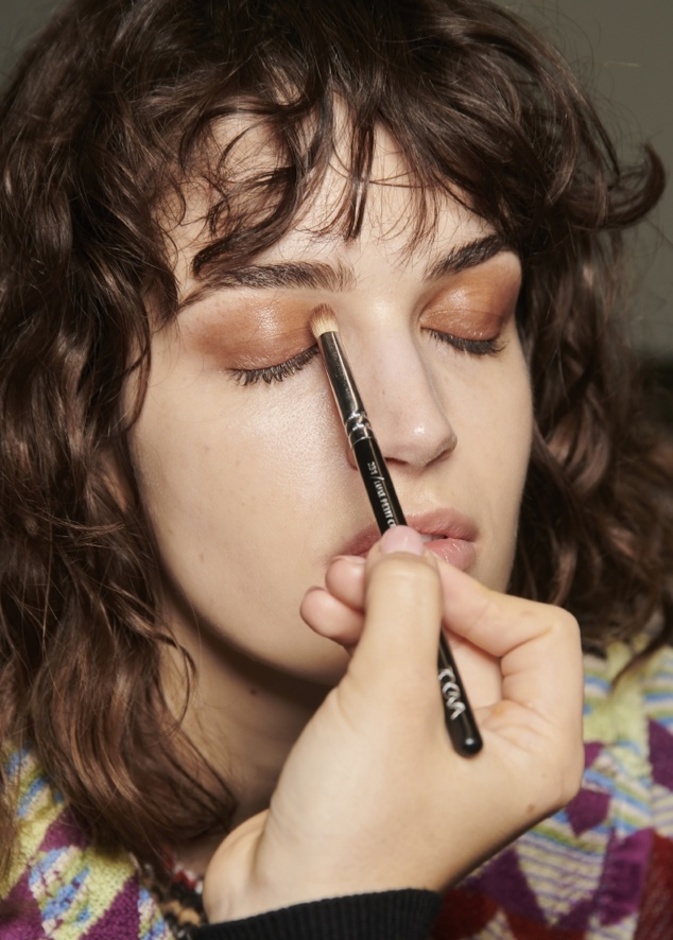 صيحات المكياج البرتقالي اللماع بخطوط عريضة من وحي دار Missoni