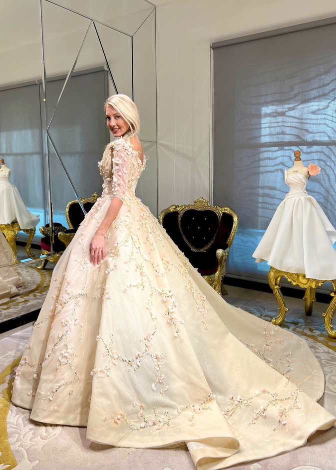 فساتين زفاف من مصممين اماراتيين انستقرام@almansourifashion2