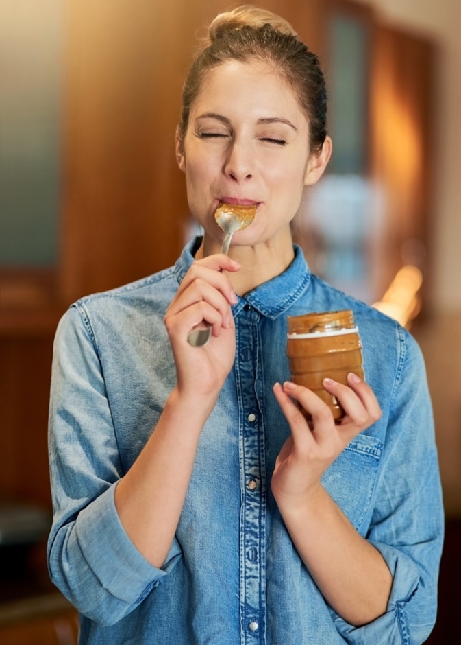 فوائد تناول زبدة الفول السوداني في الصباح