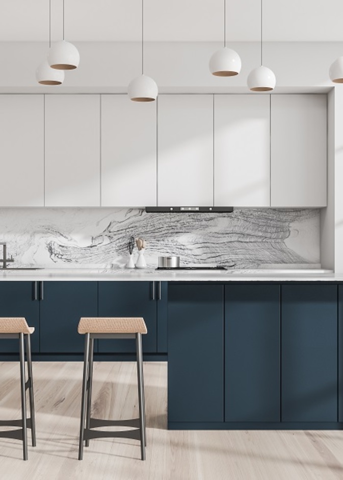 مطبخ بخزانات ثنائية اللون