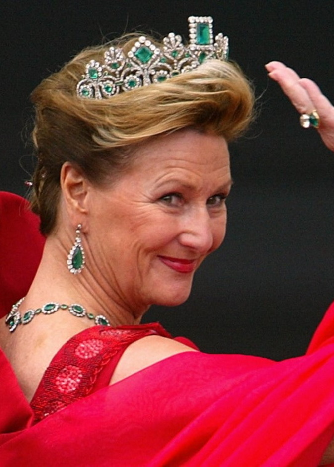 تاج Empress Joséphine's Emerald Tiara للملكة صونيا