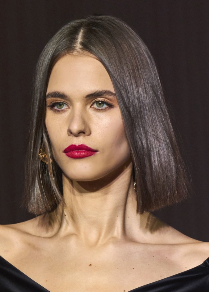 ألوان أحمر شفاه لتكبير حجمها بشكل طبيعي من Elisabetta Franchi (3)