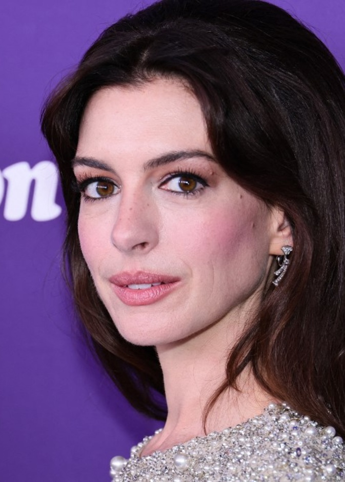 ترطيب البشرة مرتين في اليوم احد اسرار جمال الممثلة الامريكية آن هاثاواي