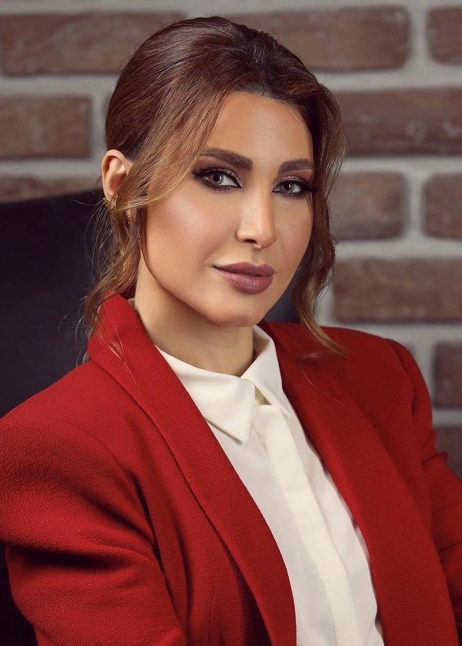 أسلوبين من المكياج المثالي مع الملابس الحمراء على خطىالفنانة يارا...إليكالخطوات