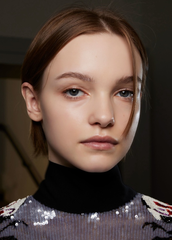 كيف تحصلين على بشرة نضرة بنصائح أطباء الجلد؟