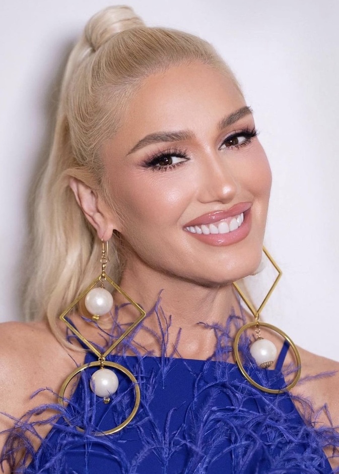مكياج لتوسيع العين والتناقض بين الكحل الأبيض والآيلاينر الأسود على طريقة Gwen Stefani - الصورة من حساب GXVE BEAUTY على انستغرام