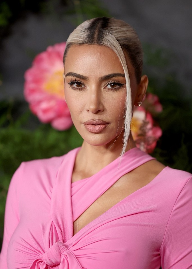 نصائح توسيع العين بالمكياح الطبيعي بأسلوب Kim Kardashian