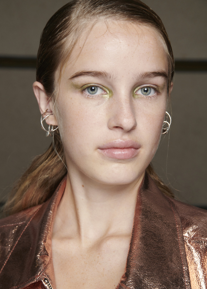 كيفية شد الرقبة وتجديد شبابها بدون جراحة