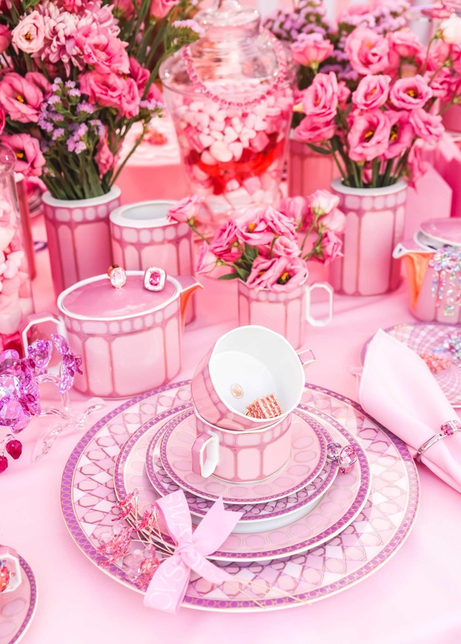 تاناغرا تزيح الستار عن أوّل مجموعة أواني مائدة من شوارفوسكي مصمّمة بالتعاون مع روزنتال في منتجع بارك حياة دبي