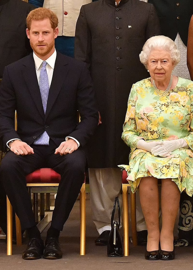 مصدر الأمير هاري لم يقم بتعديل محتوى كتابه بعد وفاة الملكة