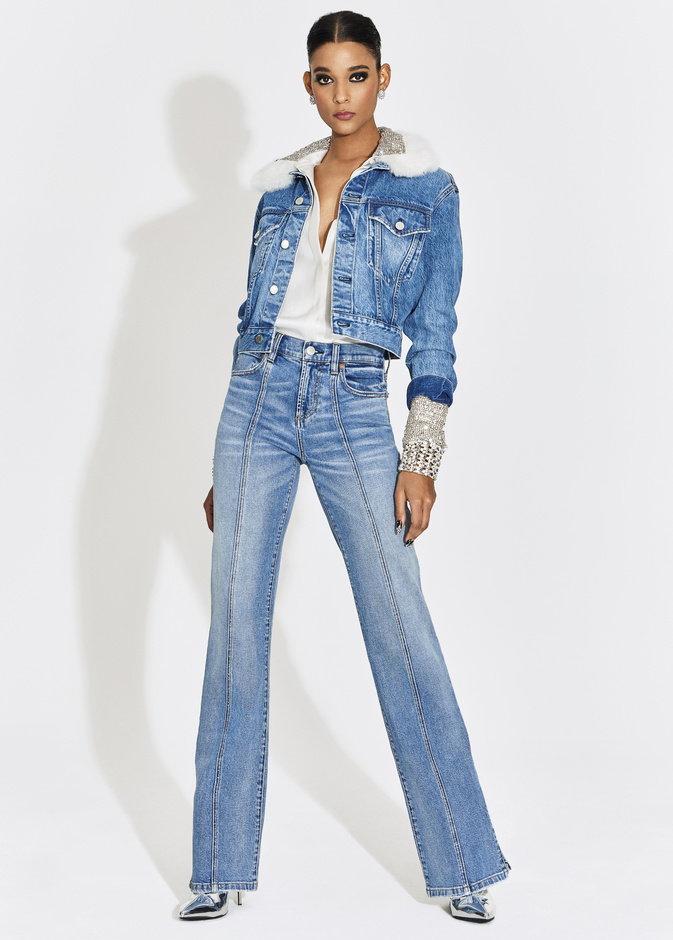 جاكيتات جينز رائجة وشبابية لحضورك مباريات كأس العالم 2022