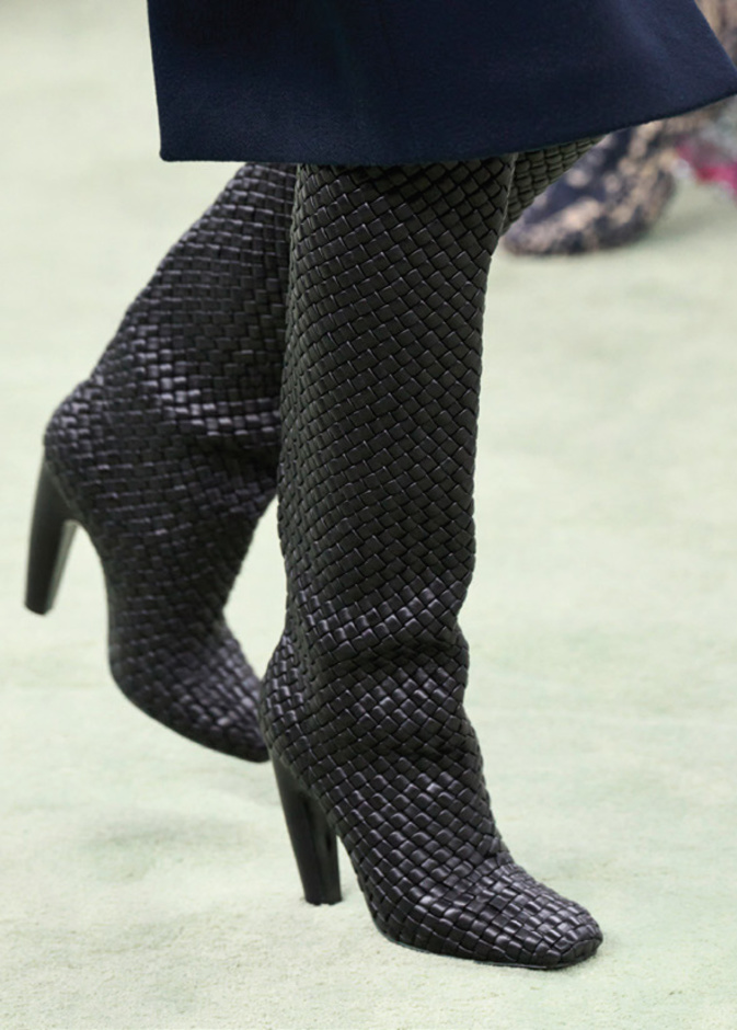 الجزمة الشتوية هو التصميم المفضل هذا الموسم بأسلوب "بوتيغا فينيتا"  Bottega Veneta