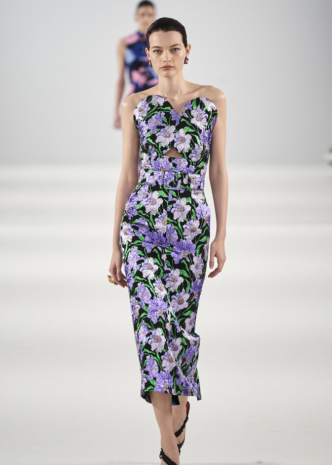 موديلات فساتين بنقشة الورود لاطلالة مميزة في خريف 2022