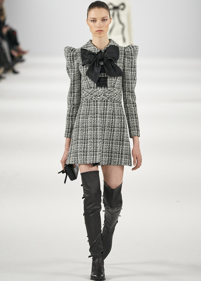 ملابس كاجوال مع العقدة الأمامية تمنحك الأناقة والتجدّد في إطلالاتك المقبلة