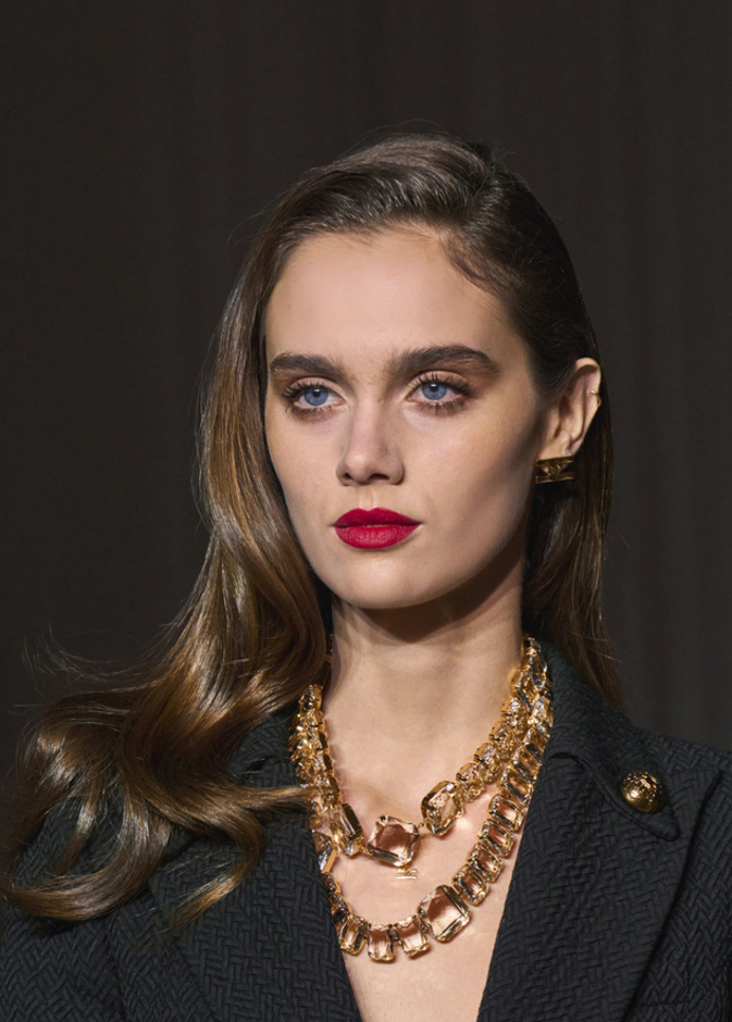 أجمل صيحات المكياج الذهبي الناعم...إليك خطوات تطبيقها