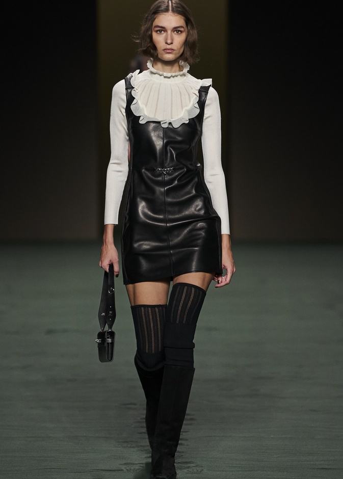 5 دور أزياء برعت في تقديم صيحة الـ School Girl  لهذا الموسم