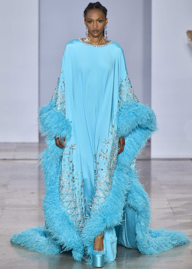 موضة القفطان المريح تمنحك ستايل عصري في سهرات شتاء 2023