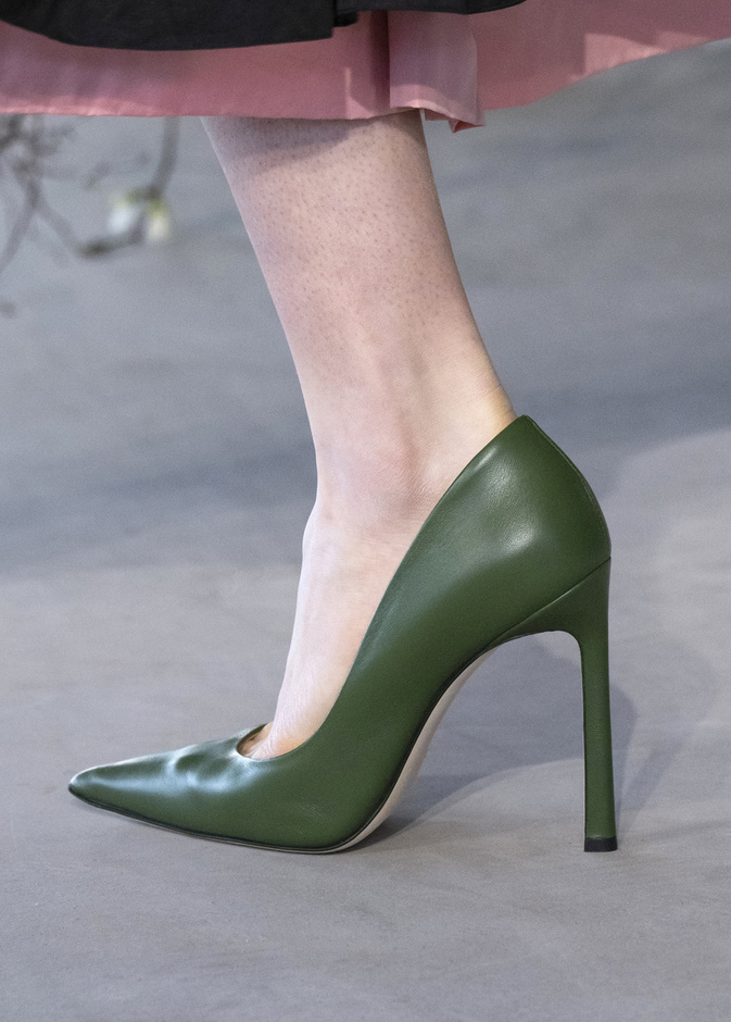 أحذية باللون الأخضر لإطلالة مميزة في اليوم الوطني الإماراتي