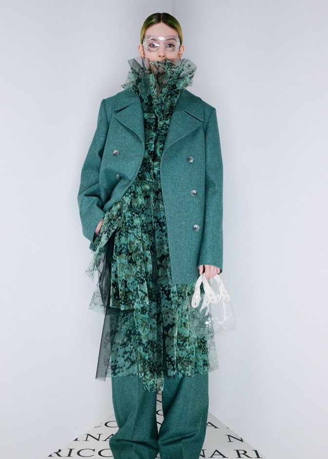 الأزياء المحتشمة موضة خريف وشتاء 2022 نسقيها بأساليب عصرية