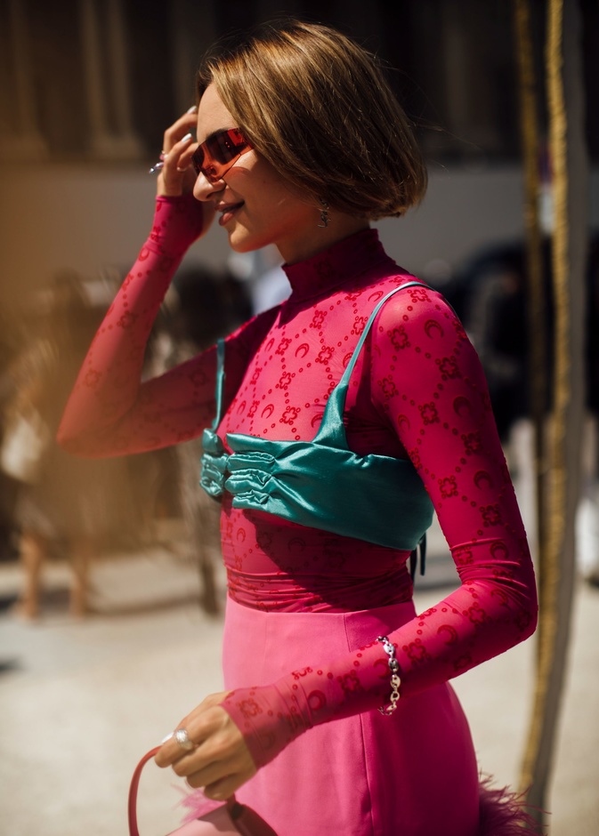 شجعي فريق المغرب وأنتِ على الموضة مع إطلالات شبابية باللونين الأحمر والأخضر