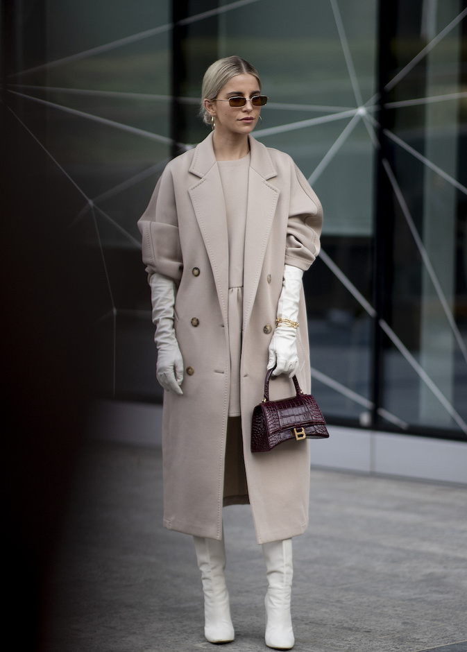 اختاري الجزمة البيضاء لاطلالات أكثر عصرية هذا الشتاء 