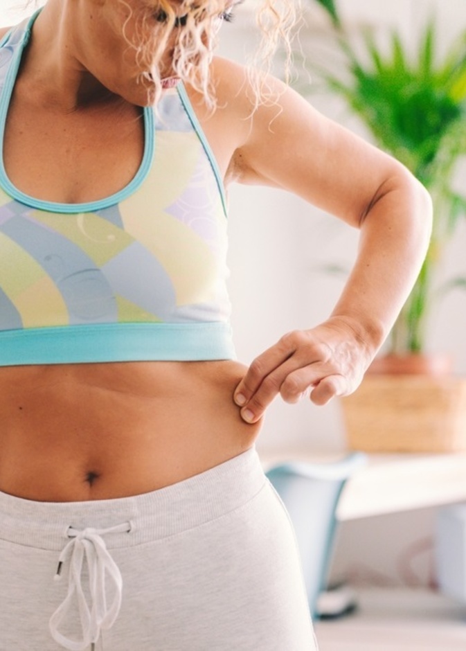 أطعمة صحية تساعدك في التخلص من دهون البطن بعد الخمسين