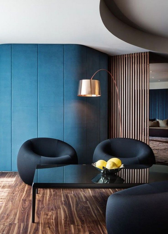 الأزرق مع الخشب في ديكور منزل عصري ودافئ