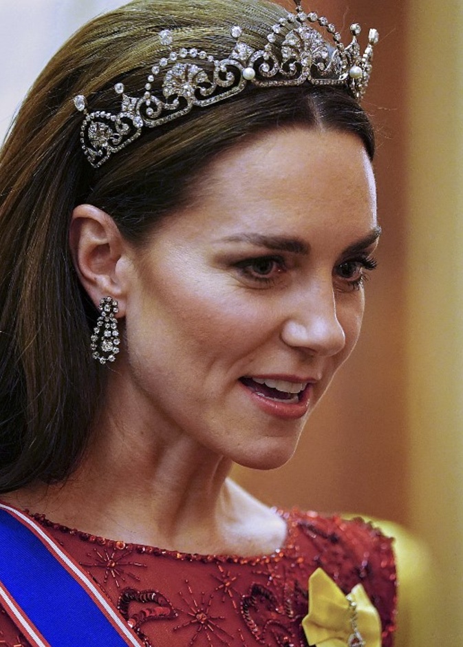 تزينت به كيت ميدلتون وأعيد صياغته مرتين.. ما قصة تاج زهرة اللوتس Lotus Flower Tiara؟