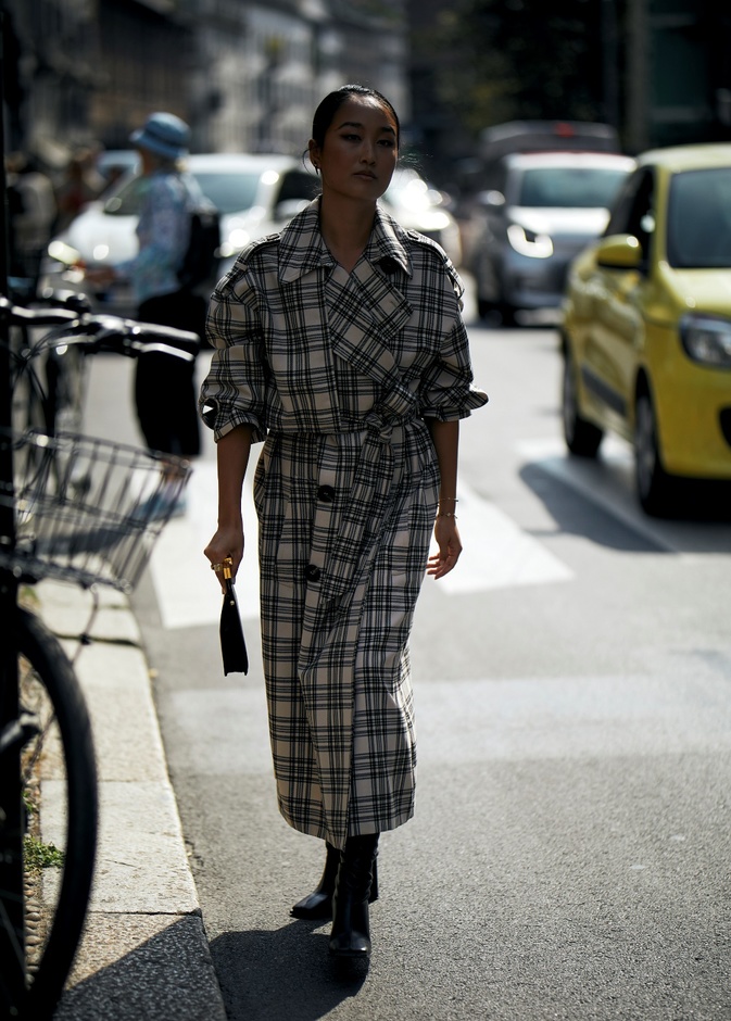 تصاميم ترانش غير تقليدية... قطعة must have لشتاء 2023