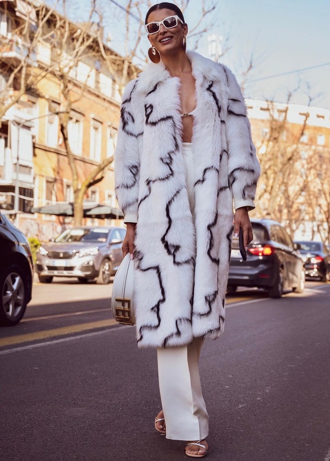 اختاري الأبيض هذا الشتاء... إليك 5 أفكار لتتألقي بهذا اللون