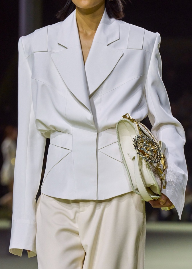 7 منصات عرض تألقت فيها سترات فائقة الروعة لخريف وشتاء 2022