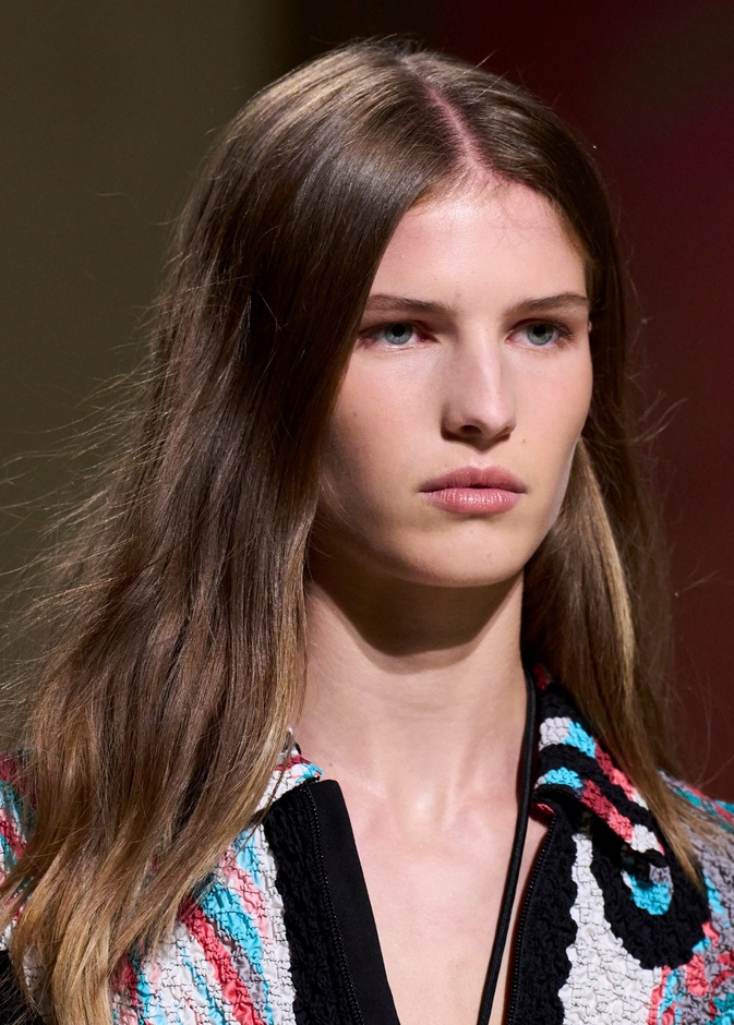 صيحات علاجية من مكون طبيعي لحماية شعرك من الشيخوخة المُبكرة