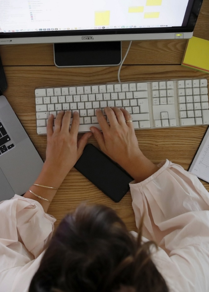 كيف تستطيع المرأة التطوير من ذاتها لبناء عقلية ناجحة؟