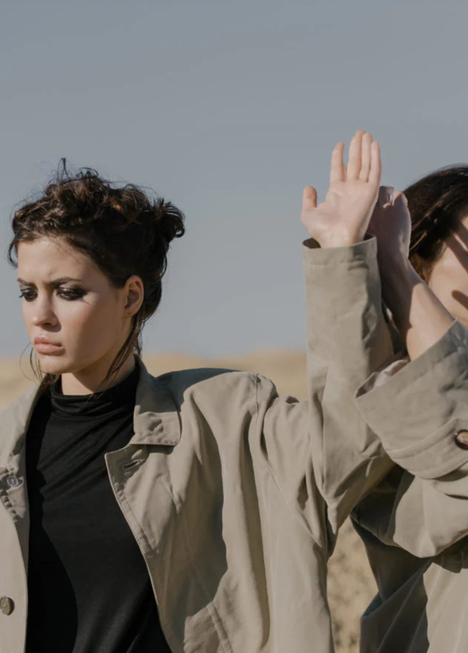 كيفية علاج سوء الظن بالآخرين عند المرأة وأهم أسبابه