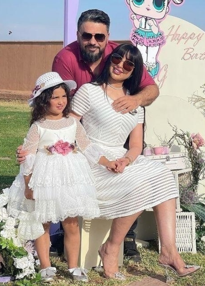 محمد الترك مع دنيا بطمة وابنتهما قبل الطلاق