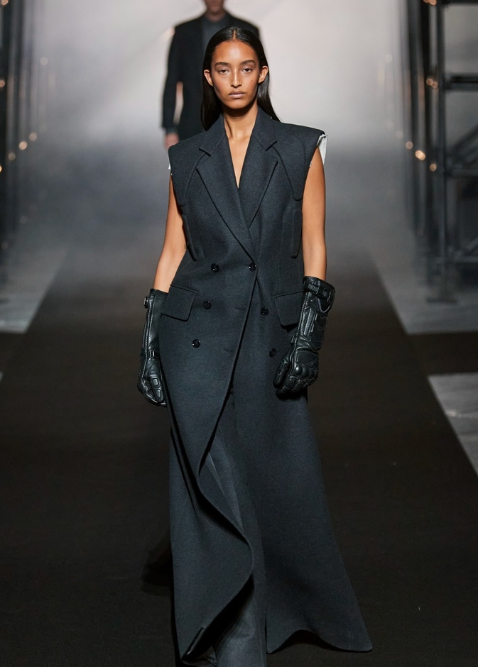 7 منصات عرض تميّزت فيها الإطلالات الكلاسيكية لخريف وشتاء 2022