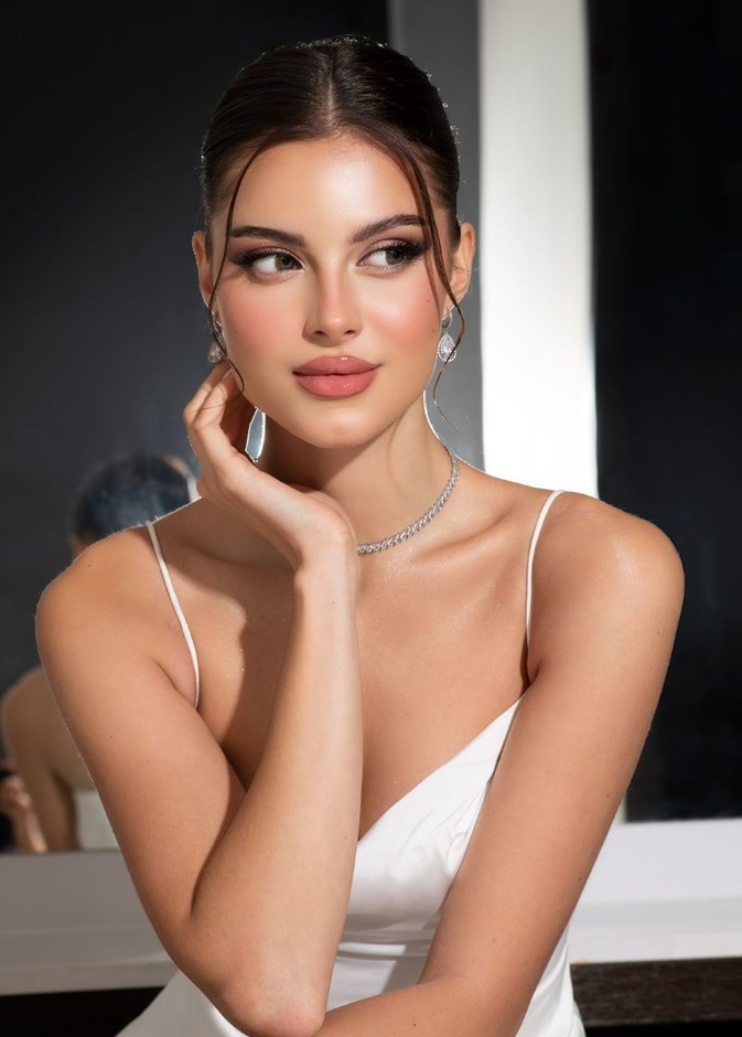 من مكياج خبيرة التجميل ريم العمري
